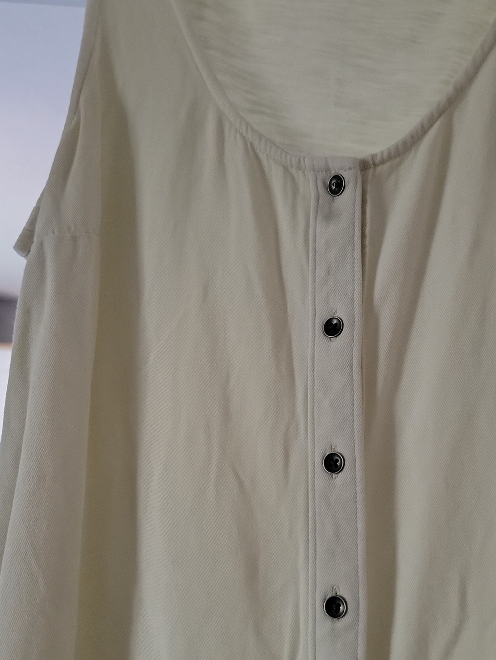 Universal Thread Cream Button-Front Tank Top - Picture 4 of 4
